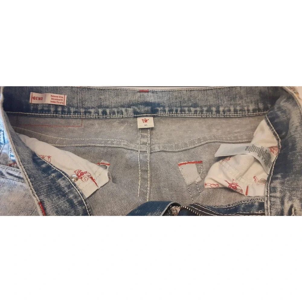 True Religion Geno Mens 31 Jeans Relaxed Slim Acid Wash‎ Blue w/Red Embroidered